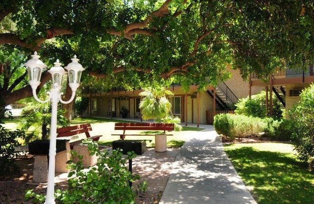 Studio, 1 bath, 450 sqft, $989, Unit 03-104