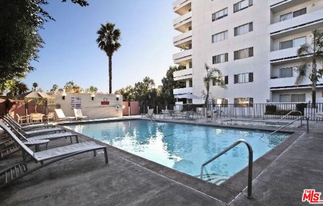 1 bed, 2 baths, 966 sqft, $5,700, Unit 901