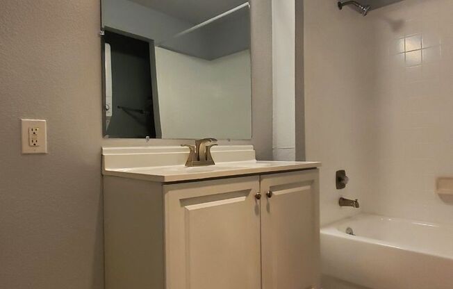 1 bed, 1 bath, 643 sqft, $1,550, Unit 119