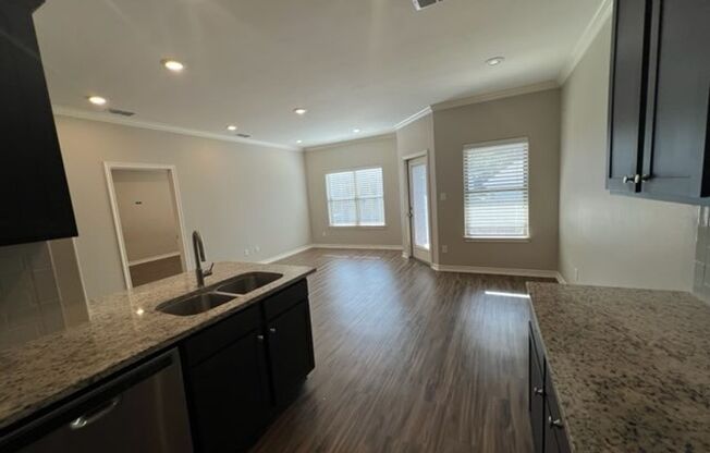 2 beds, 2 baths, 1,178 sqft, $1,595, Unit Unit 202