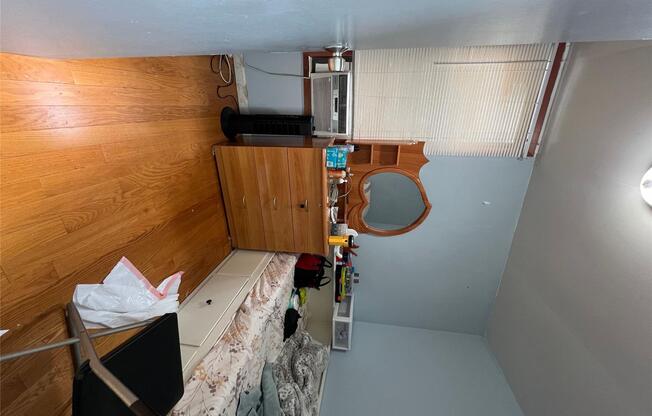 3 beds, 1 bath, $3,000, Unit 2