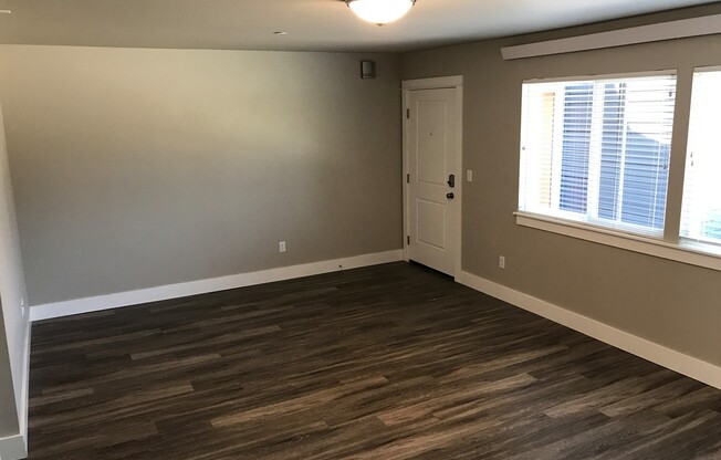 Modern 2-Bedroom! In-Unit Washer & Dryer, Covered Patio & Pet Friendly!