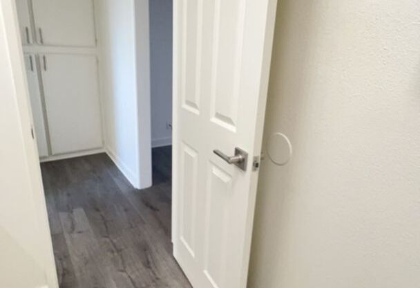 2 beds, 1 bath, 1,100 sqft, $2,568, Unit 241-40