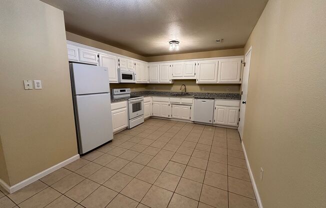 3 beds, 2 baths, $1,500, Unit 1622 Tolleson Loop Apt A