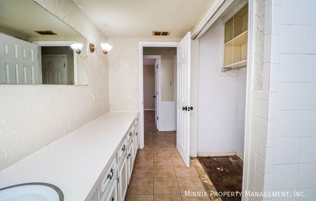 2 beds, 1 bath, 1,268 sqft, $800