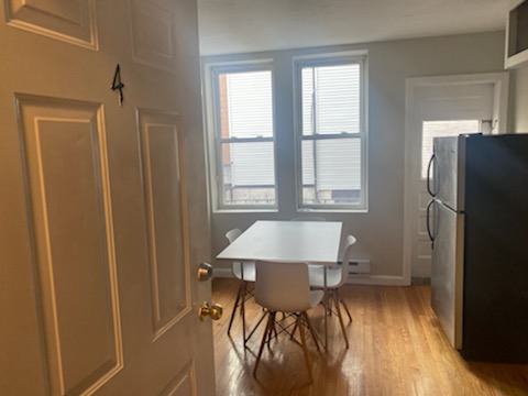 2 beds, 1 bath, $3,500, Unit 4