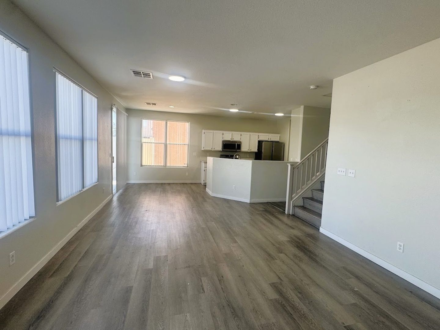 A SPACIOUS 2 STORY 4 BEDROOM 2.5 BATHROOM HOME LOCATED WITHIN THE GATED COMMUNITY OF CACTUS SPRINGS NEARBY MANY SHOPPING CENTERS AND NEAR THE 215. A MUST SEE!!