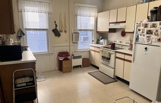 3 beds, 1 bath, 1,200 sqft, $2,700, Unit 2