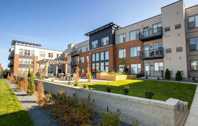 WELCOME HOME TO GRAND CENTRAL FLATS!