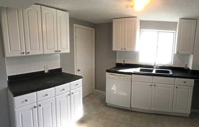 3 beds, 1 bath, 1,200 sqft, $2,850, Unit 55