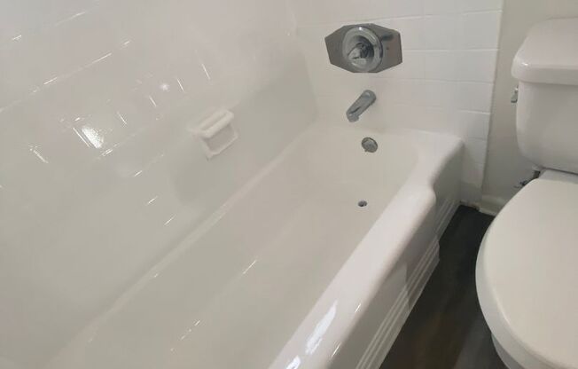 2 beds, 1 bath, 764 sqft, $1,995, Unit Unit 10