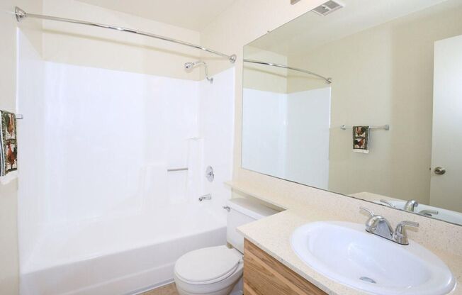 2 beds, 2 baths, 900 sqft, $2,595, Unit 202