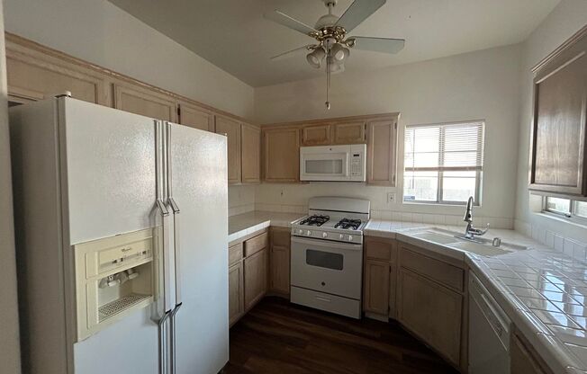 2 beds, 2 baths, $1,300