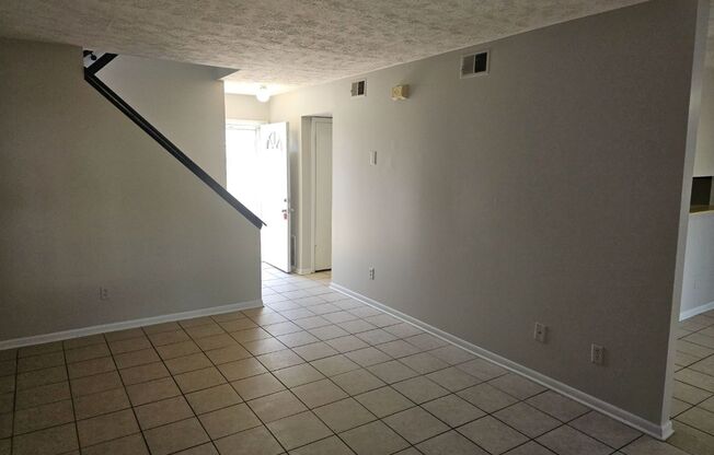 2 beds, 1.5 baths, $1,400