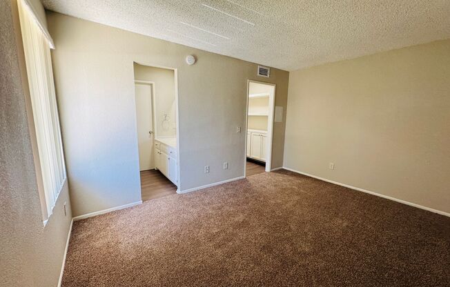 Move in Special 2 Weeks Rent Free, Beautiful, Newly Renovated in Santa Clarita, CA.
