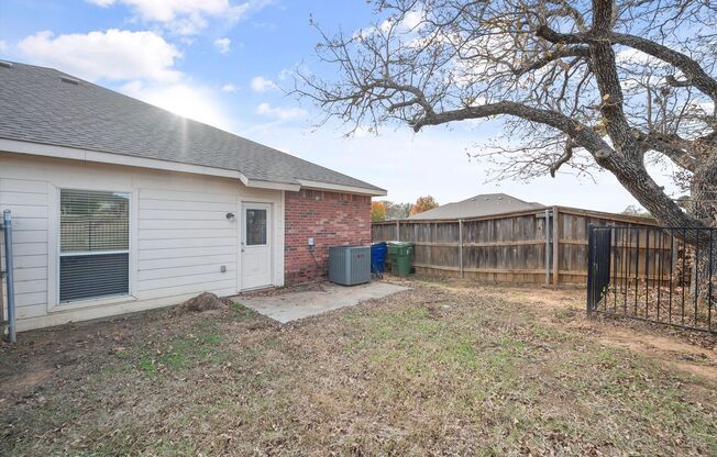 3 beds, 2 baths, $1,825