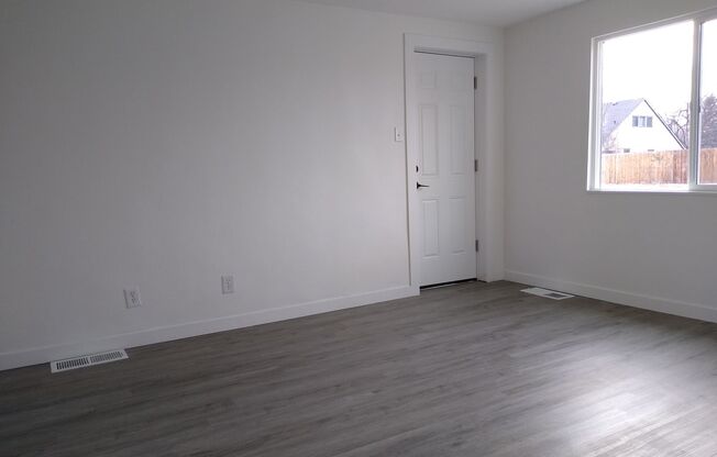 2 beds, 1 bath, $1,875, Unit 5210 Carr St