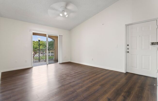 2 beds, 1 bath, 1,015 sqft, $2,050, Unit 08 - 823