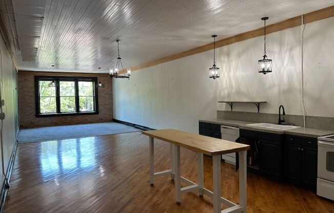 2 beds, 1 bath, $1,995, Unit # LOFT