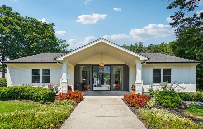 3 beds, 2 baths, 1,275 sqft, $1,749, Unit 12G