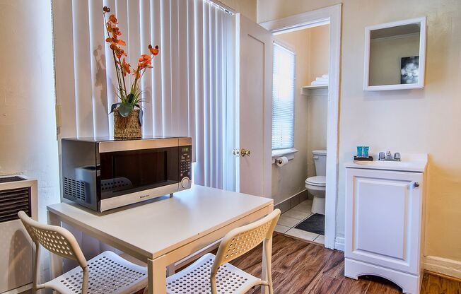 Studio, 1 bath, 156 sqft, $1,095.42, Unit 205