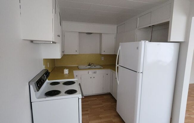 463-465 SW State Street