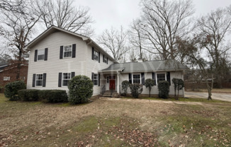 4 beds, 2.5 baths, $2,200, Unit 119 Rolling Oaks Dr