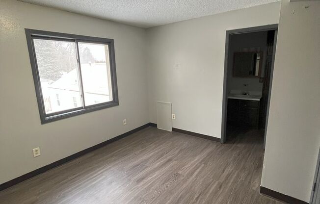 1 bed, 1 bath, 490 sqft, $675, Unit 6