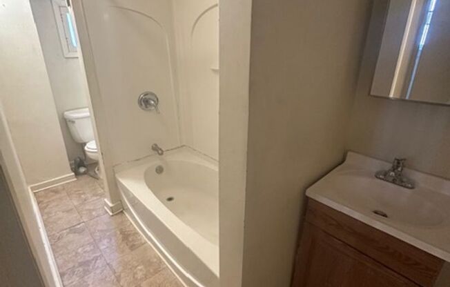 Spacious 3BR Townhouse Near Lawrenceville, Strip District & More – Prime Location!