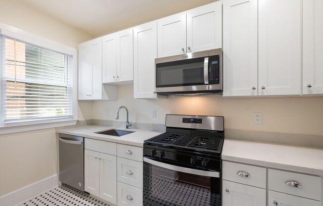 Studio, 1 bath, 466 sqft, $1,400, Unit 208