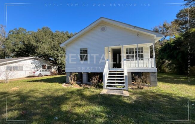 Adorable 3 Bedroom/1 Bathroom Home in Bayou La Batre!