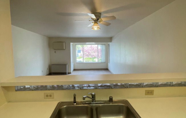 1 bed, 1 bath, 786 sqft, $1,100