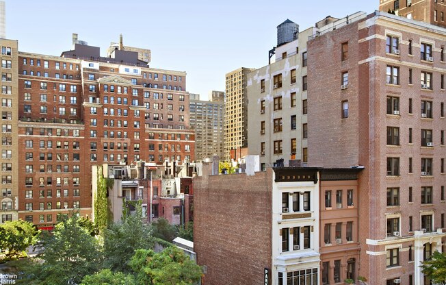 211 W 71 ST