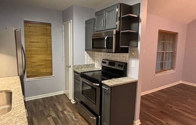 Available Now!  MOVE IN SPECIAL $250 OFF FIRST MONTH'S RENT !!