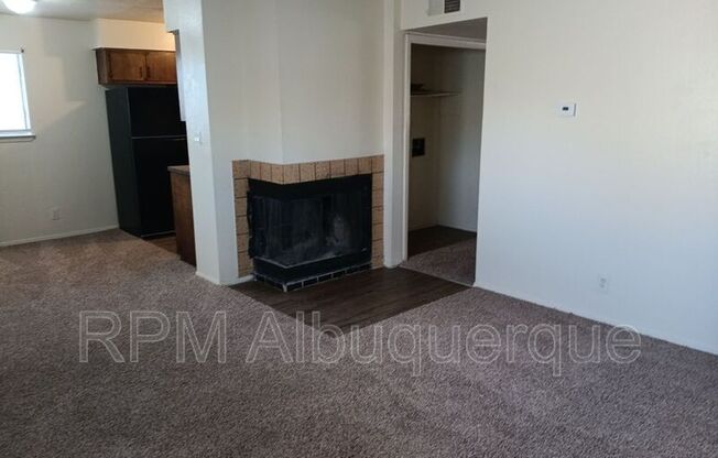 304 DUNES PL SE