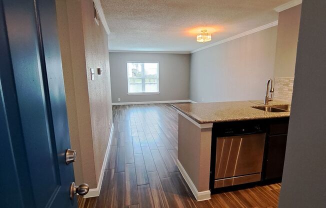 1 bed, 1 bath, 670 sqft, $976, Unit 2633