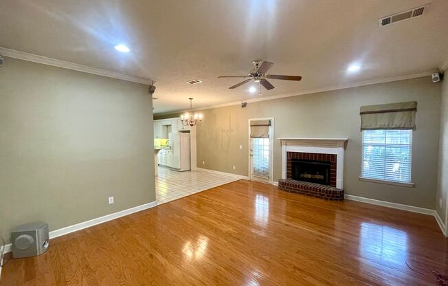 3/2 Available for Rent in Ridgeland! 11 Min from Hospitals, Great School District!