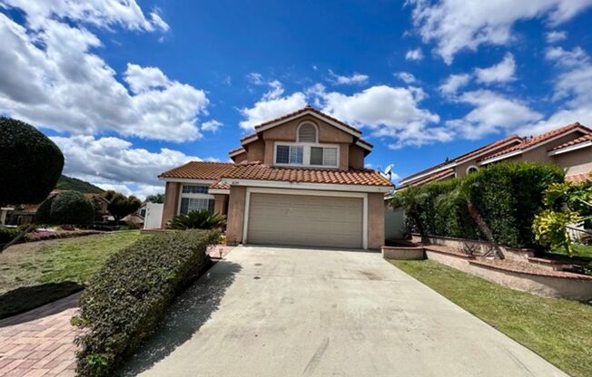 Available NOW! 3 bedroom Murrieta home for LEASE!