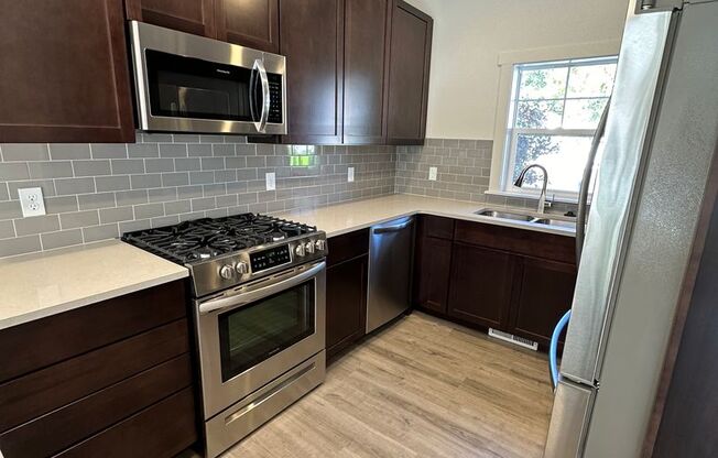 Delightful 2 BR, 2 BA Condo Long Term-Available Now!