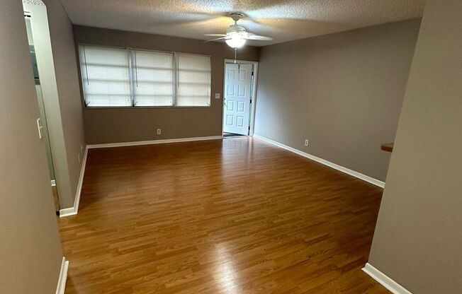 Beautiful 2/2 Unit at Lakewood Village at Coral Springs