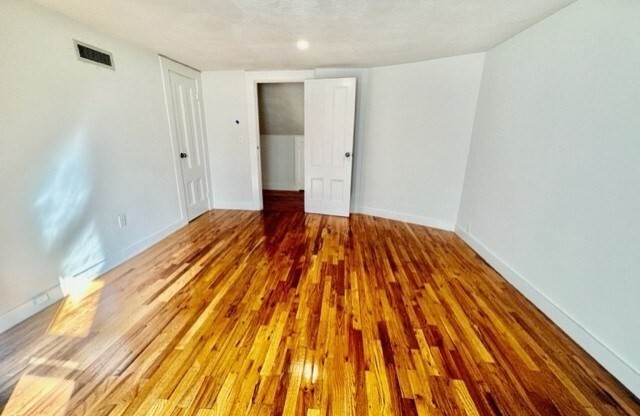 3 beds, 1 bath, $4,200, Unit 1