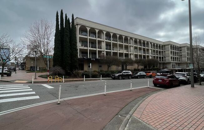2 Bed 1.5 Bath Condo Downtown Bellevue