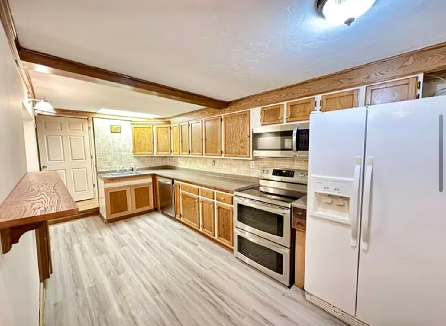 2422 Main St (LO)