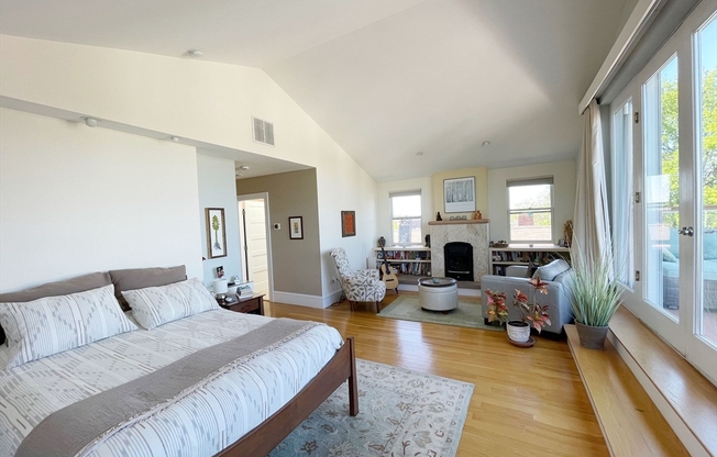 32 SHERIDAN ST