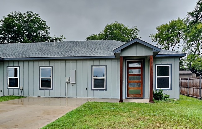 111 FOSTER LN