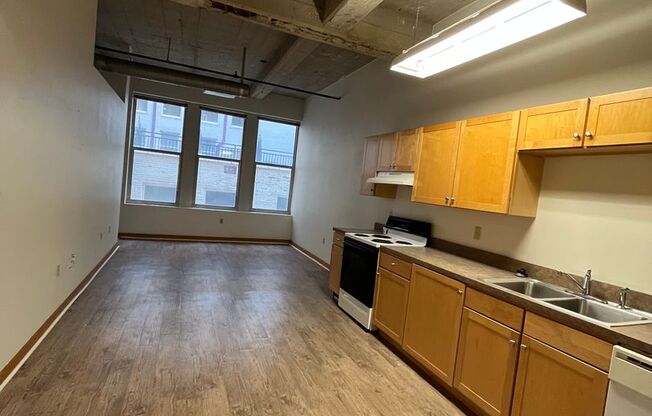 1 bed, 1 bath, 620 sqft, $1,150, Unit 312