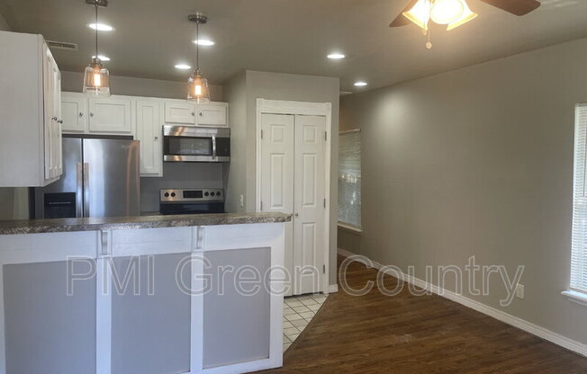 2101 E 2 ST