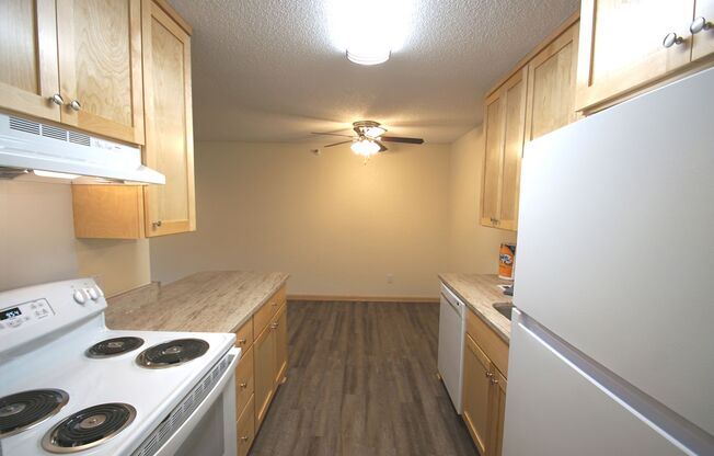 2 beds, 2 baths, 915 sqft, $1,750, Unit 102