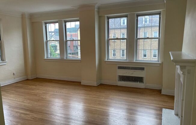 2 beds, 2 baths, 1,303 sqft, $2,150, Unit New King Edward  302