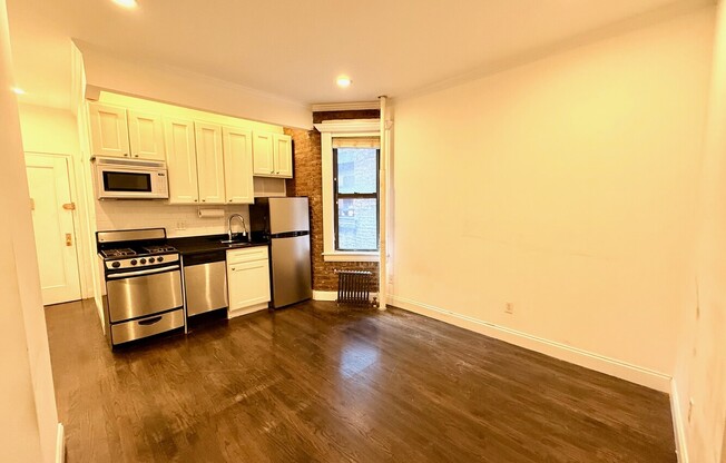 239 E 58 ST